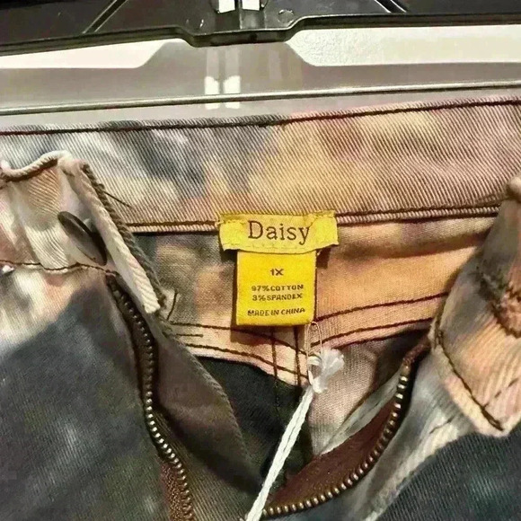 Daisy Sz. 1X Tye Dye Denim Jeans - Picture 3 of 4